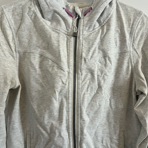 Lululemon Hoodie w/ thumb holes, zip pockets, back detail - Picture 7 of 9